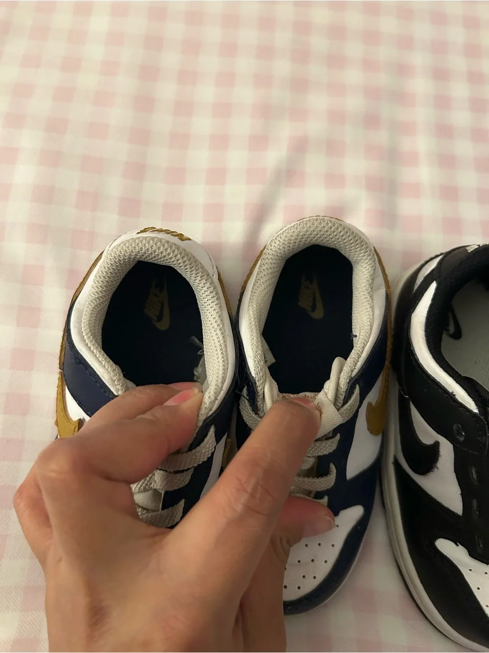 Nike Kids Low-Top Sneakers in Navy/Gold and Black/White